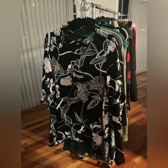 Alfani Tops - Alfani Black and White Floral Long Sleeve Top